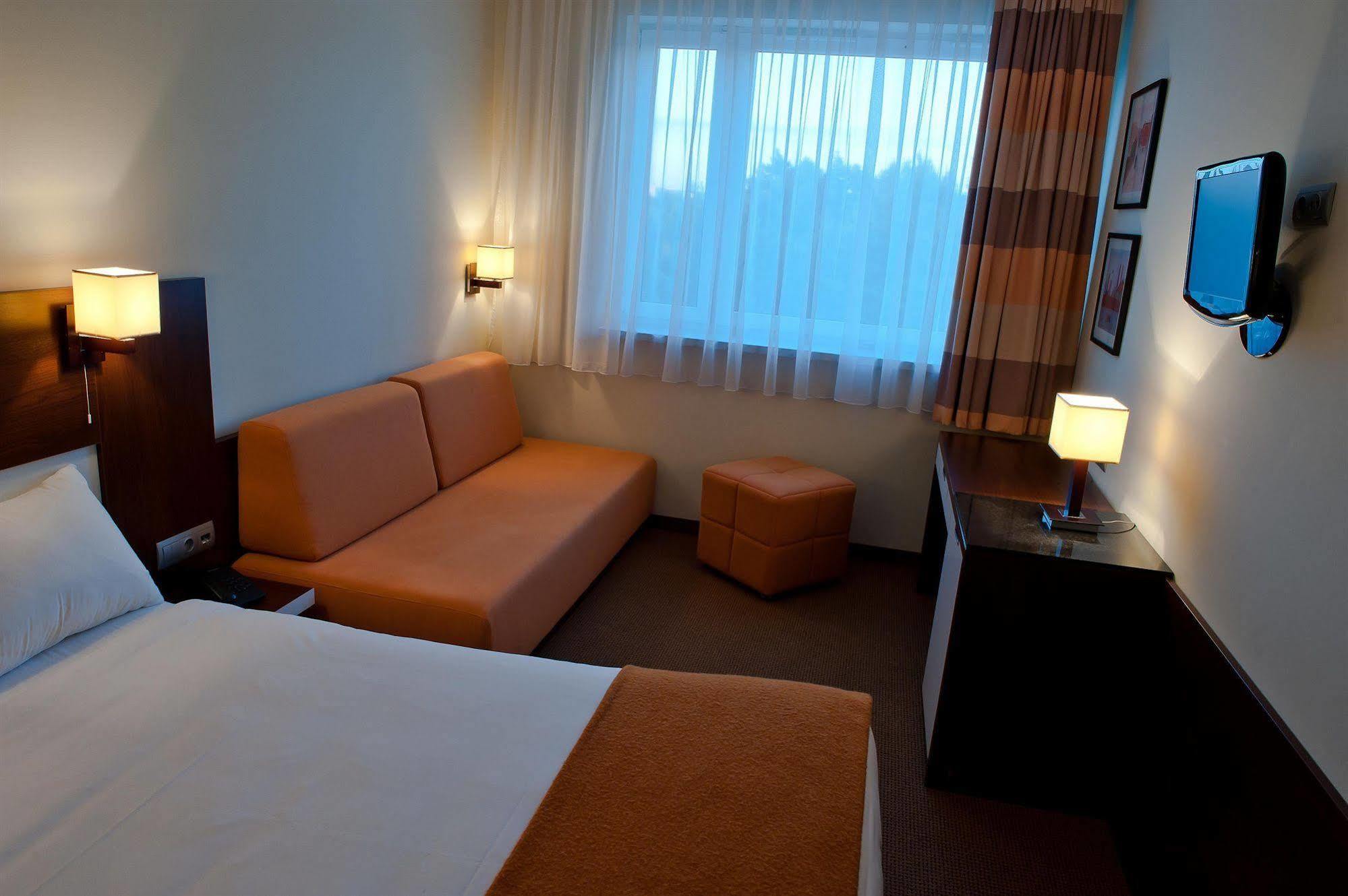 Desilva Inn Katowice Airport بيجوفيتسا المظهر الخارجي الصورة